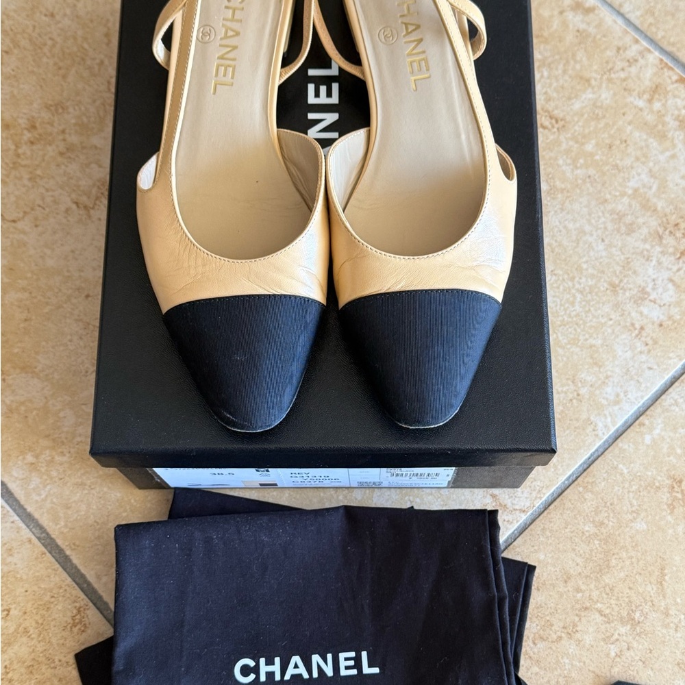 CHANEL Women's Flat Slingbacks